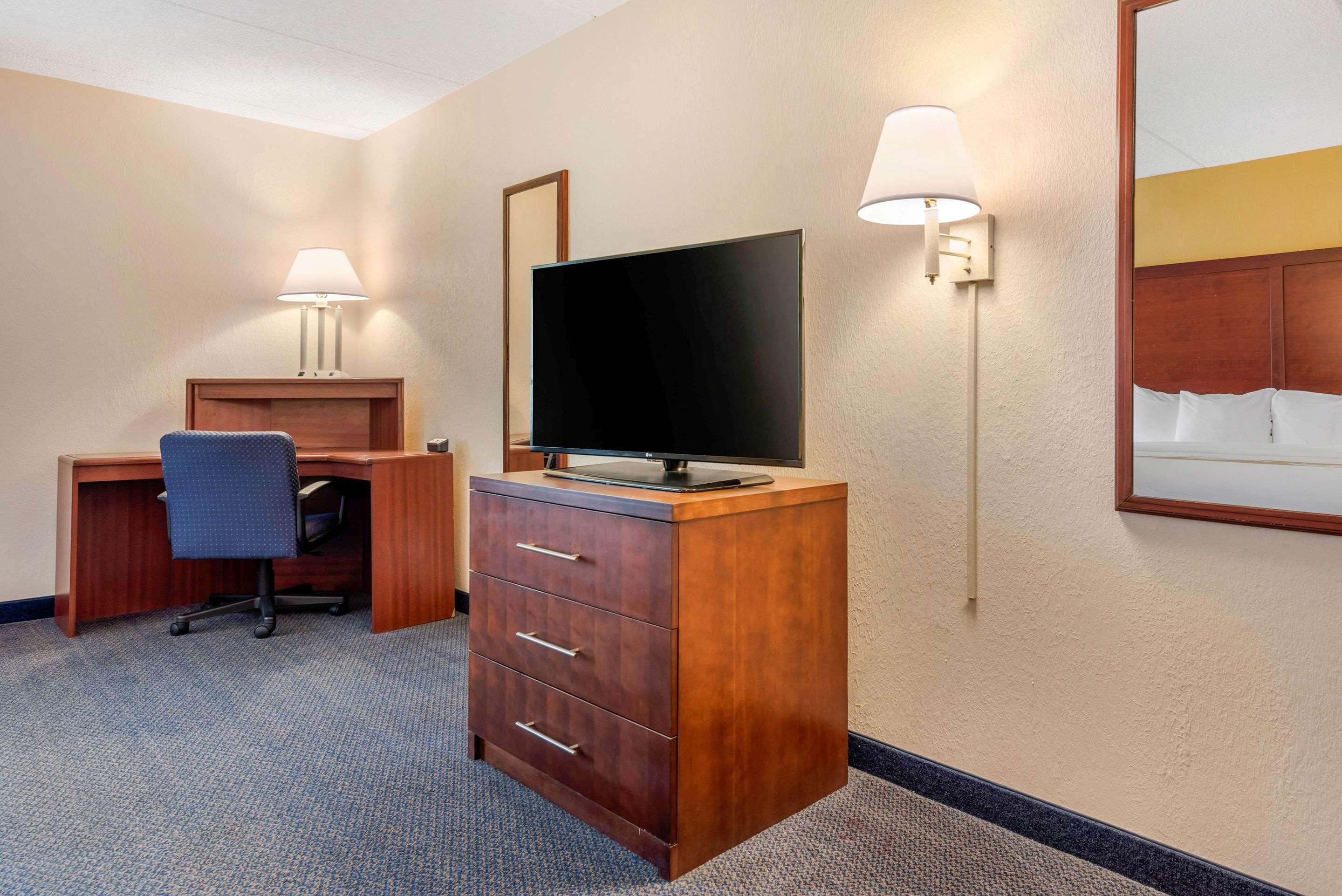 Quality Inn & Suites Zanesville Esterno foto