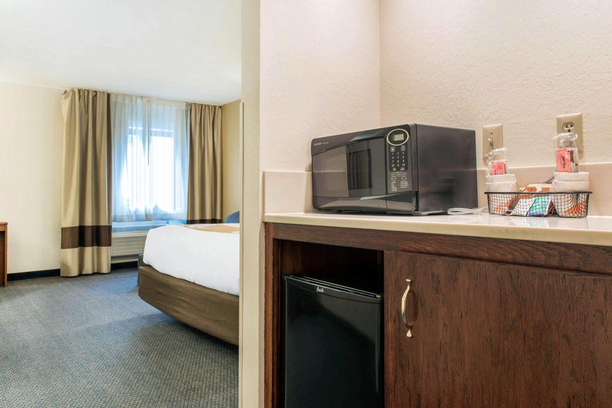 Quality Inn & Suites Zanesville Esterno foto